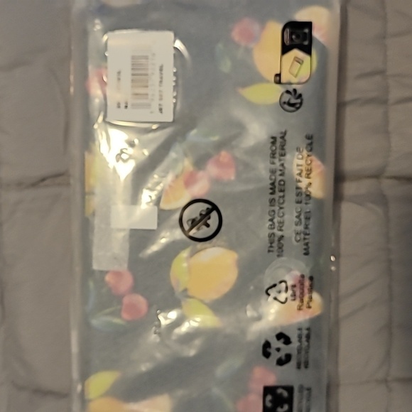 Brand new Michael Kors wristlet 🍒 🍋 🍒 - Picture 4 of 4